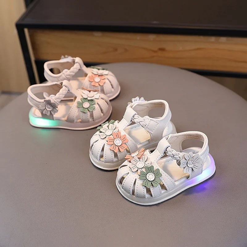 Summer Sandals New Fashion LED Light Kid Shoes Simple Versatile Retro Girl Shoe Princess Flower Lightweight Elegant Kid Sandals