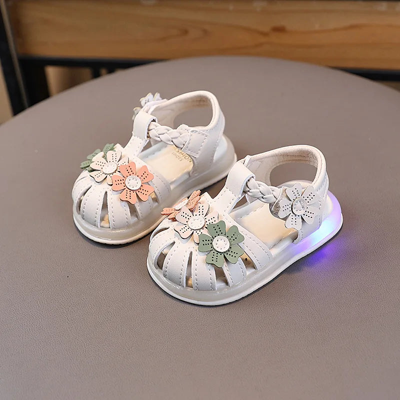 Summer Sandals New Fashion LED Light Kid Shoes Simple Versatile Retro Girl Shoe Princess Flower Lightweight Elegant Kid Sandals