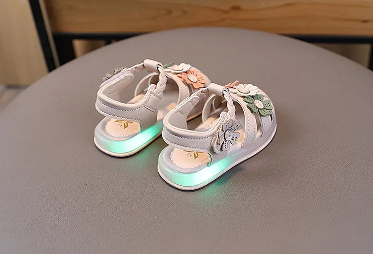 Summer Sandals New Fashion LED Light Kid Shoes Simple Versatile Retro Girl Shoe Princess Flower Lightweight Elegant Kid Sandals