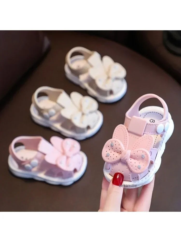 New Summer Outdoor Non-Slip Sandals for Girls Featuring Soft Soles And Lightweight Design Perfect for The Beach