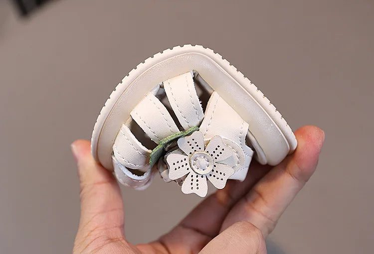 Summer Sandals New Fashion LED Light Kid Shoes Simple Versatile Retro Girl Shoe Princess Flower Lightweight Elegant Kid Sandals