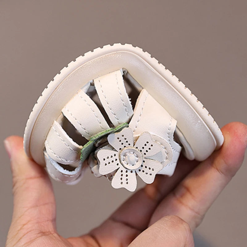 Summer Sandals New Fashion LED Light Kid Shoes Simple Versatile Retro Girl Shoe Princess Flower Lightweight Elegant Kid Sandals