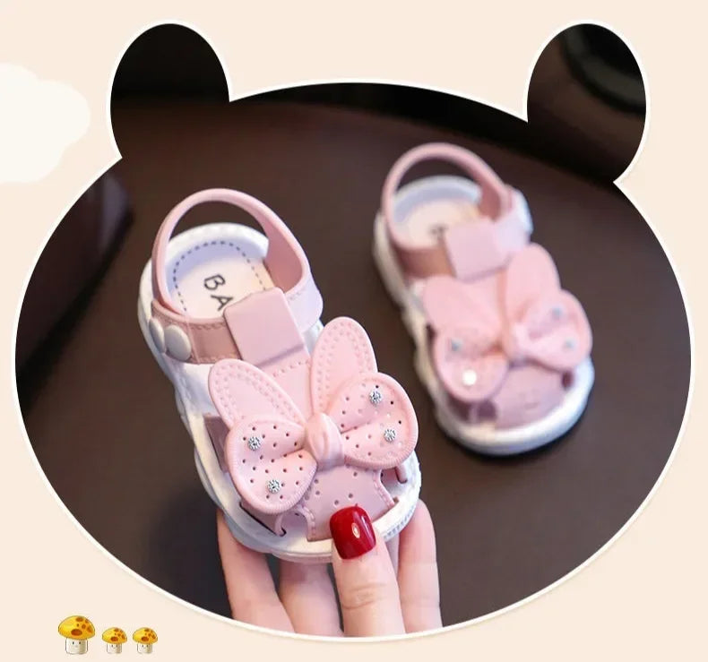 New Summer Outdoor Non-Slip Sandals for Girls Featuring Soft Soles And Lightweight Design Perfect for The Beach