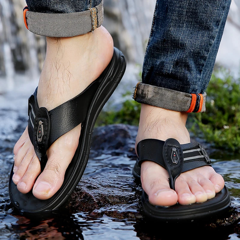 Men's Summer Sandals Anti-Slip Soft Bottom Fashionable Slip-On Comfortable Versatile Wear-Resistant Flat Sandals-902