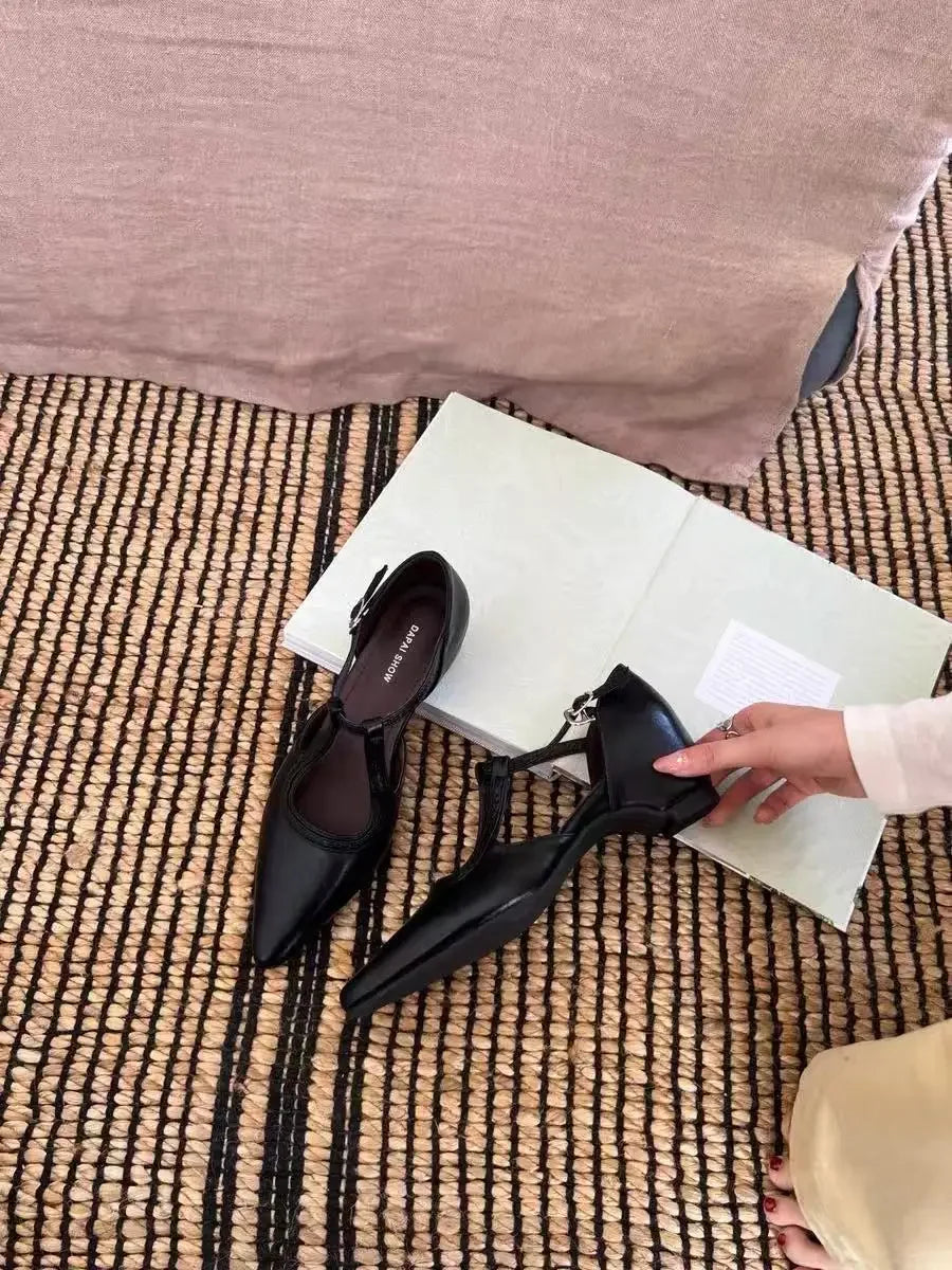 Summer fashion pointed-toe women's sandals Leather shoes with comfortable and elegant heels Available in strap style