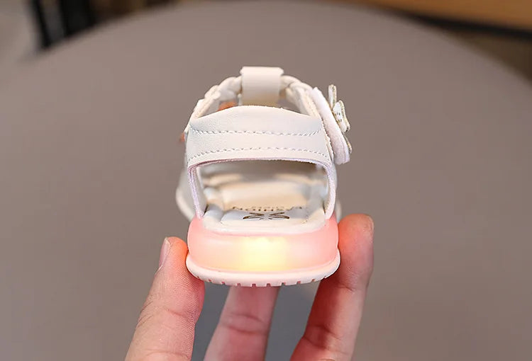 Summer Sandals New Fashion LED Light Kid Shoes Simple Versatile Retro Girl Shoe Princess Flower Lightweight Elegant Kid Sandals