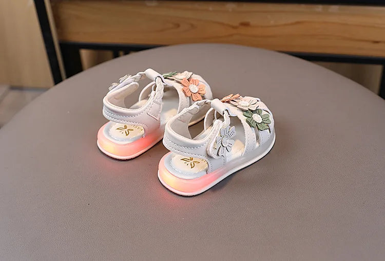 Summer Sandals New Fashion LED Light Kid Shoes Simple Versatile Retro Girl Shoe Princess Flower Lightweight Elegant Kid Sandals
