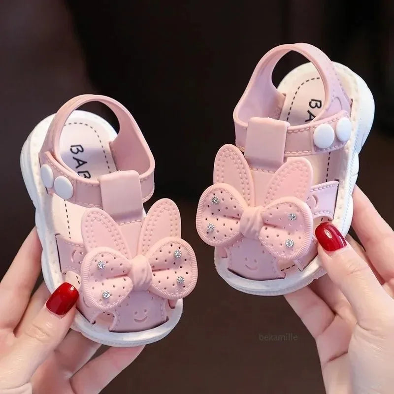 New Summer Outdoor Non-Slip Sandals for Girls Featuring Soft Soles And Lightweight Design Perfect for The Beach
