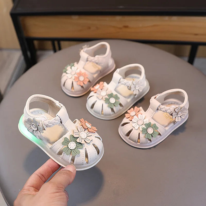 Summer Sandals New Fashion LED Light Kid Shoes Simple Versatile Retro Girl Shoe Princess Flower Lightweight Elegant Kid Sandals