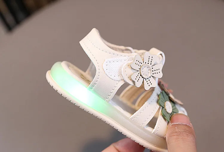 Summer Sandals New Fashion LED Light Kid Shoes Simple Versatile Retro Girl Shoe Princess Flower Lightweight Elegant Kid Sandals