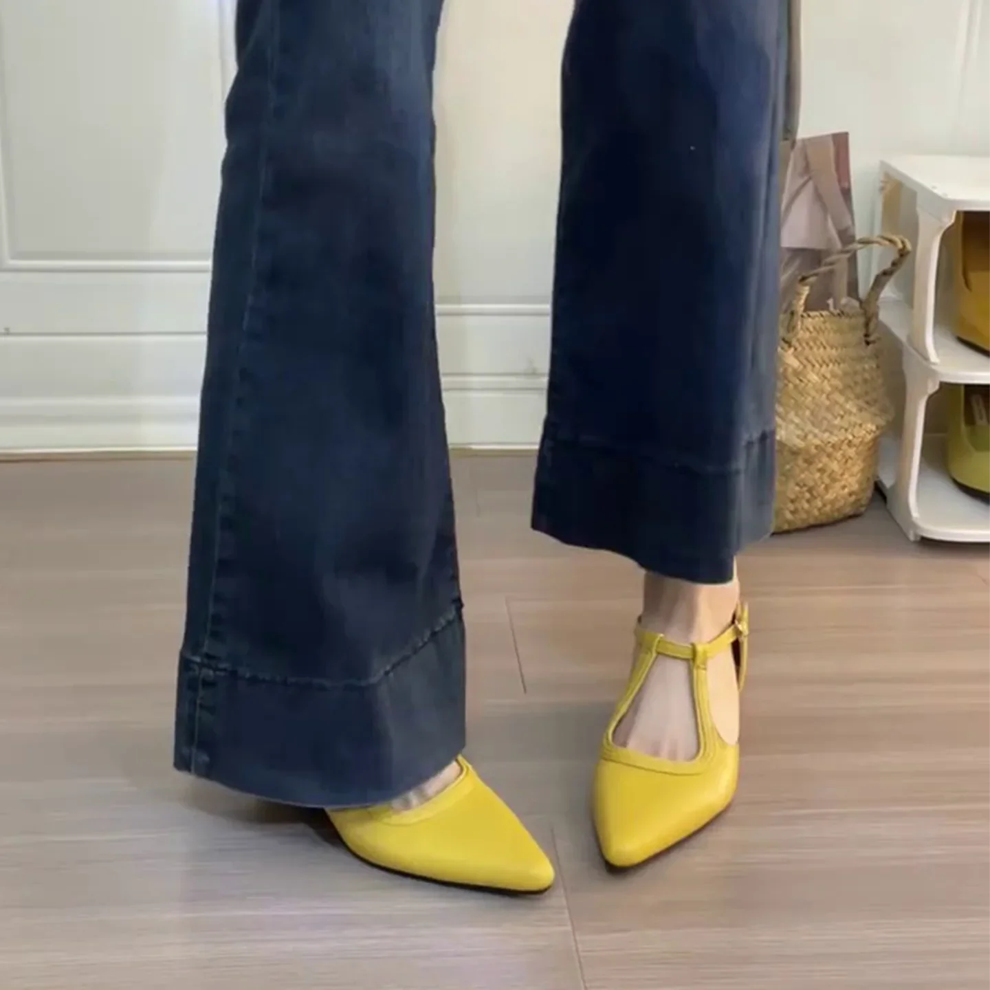 Summer fashion pointed-toe women's sandals Leather shoes with comfortable and elegant heels Available in strap style