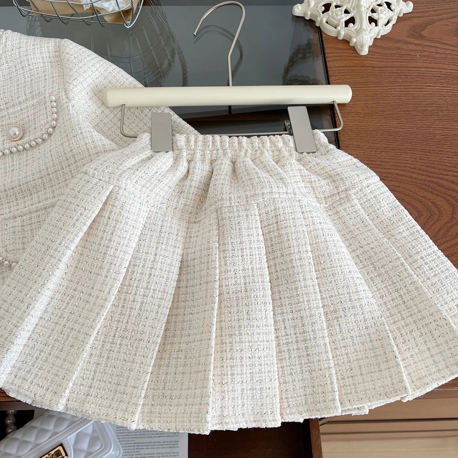 Yangqi Spring New Korean Version of Girls Fashion Temperament Small Fragrant Wind Girl Set Pleated Skirt Two-piece Set