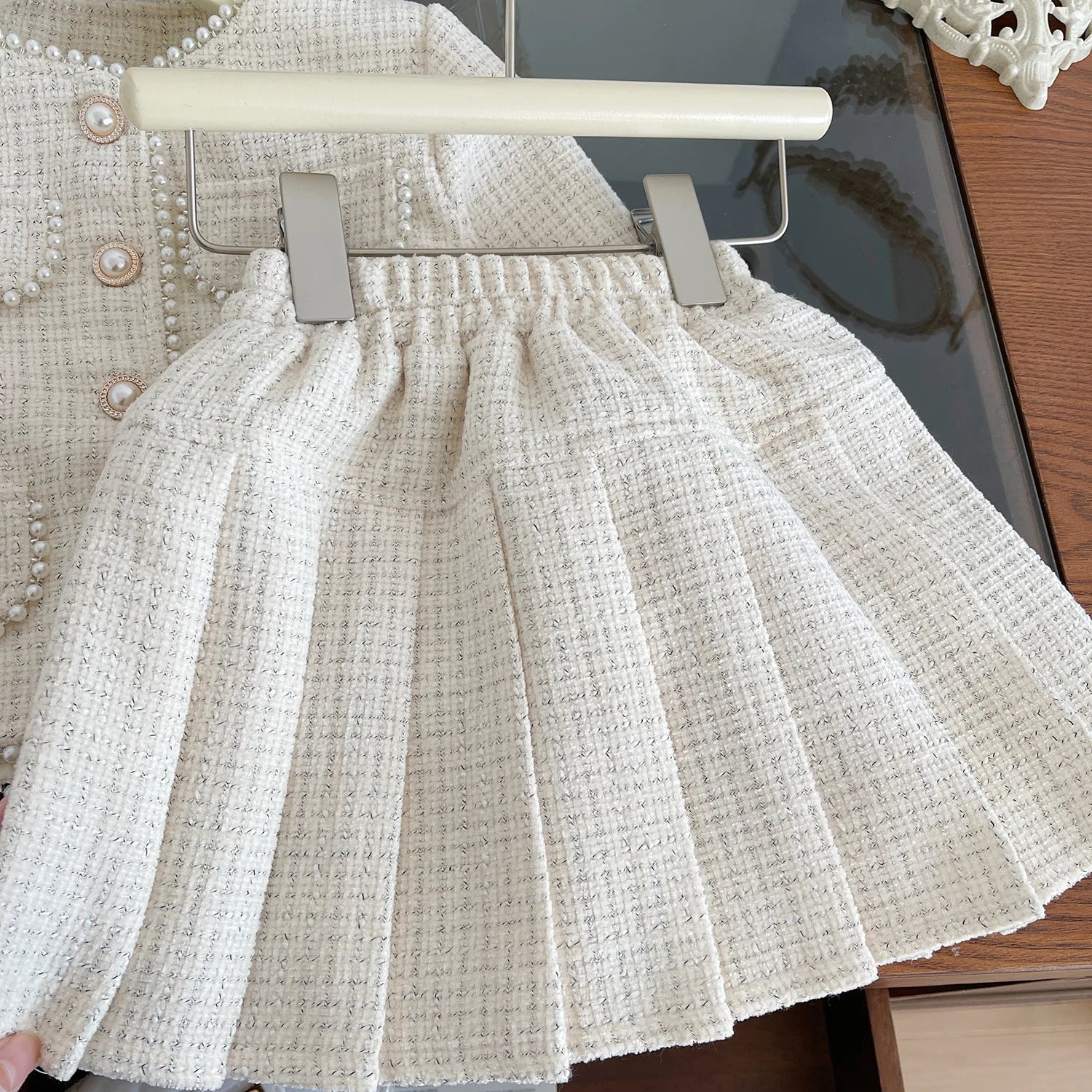 Yangqi Spring New Korean Version of Girls Fashion Temperament Small Fragrant Wind Girl Set Pleated Skirt Two-piece Set