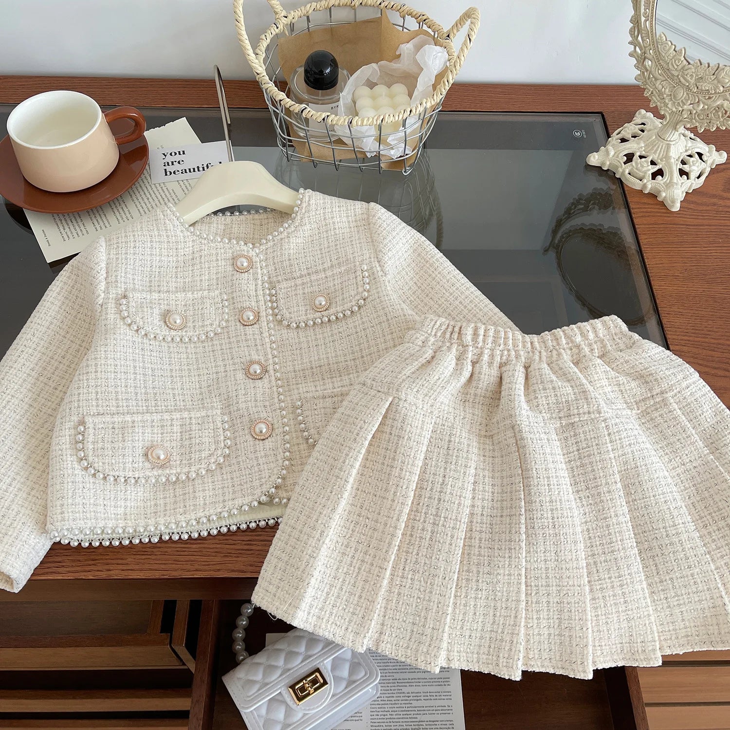 Yangqi Spring New Korean Version of Girls Fashion Temperament Small Fragrant Wind Girl Set Pleated Skirt Two-piece Set