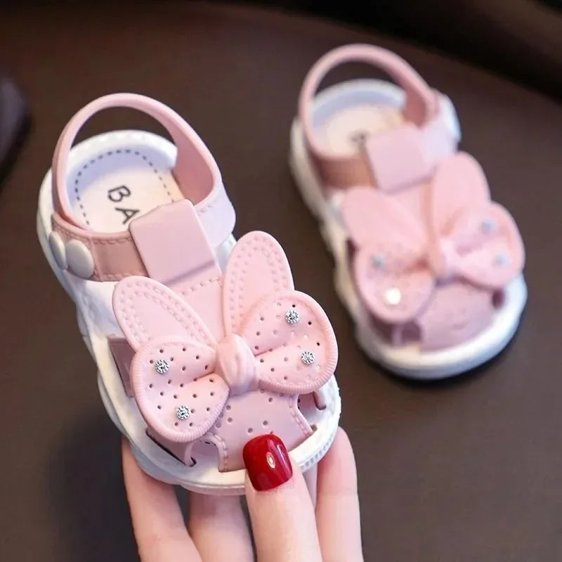 New Summer Outdoor Non-Slip Sandals for Girls Featuring Soft Soles And Lightweight Design Perfect for The Beach