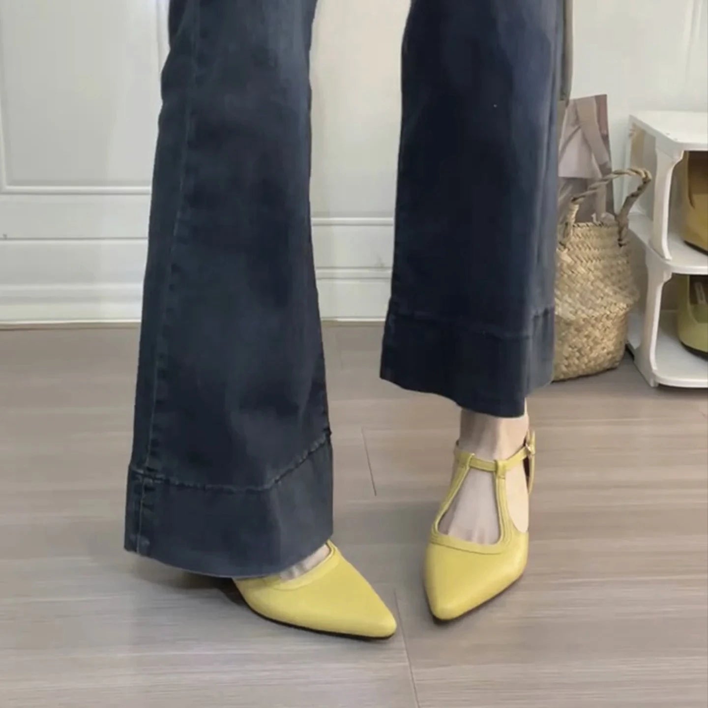 Summer fashion pointed-toe women's sandals  Leather shoes with comfortable and elegant heels  Available in strap style