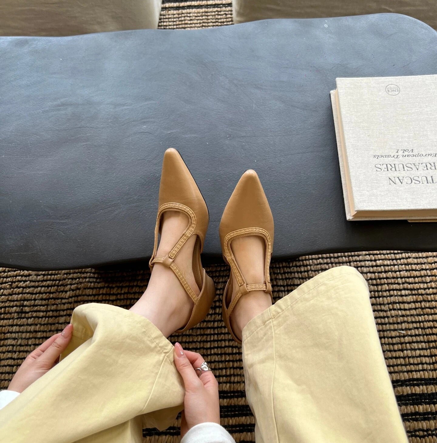 Summer fashion pointed-toe women's sandals  Leather shoes with comfortable and elegant heels  Available in strap style