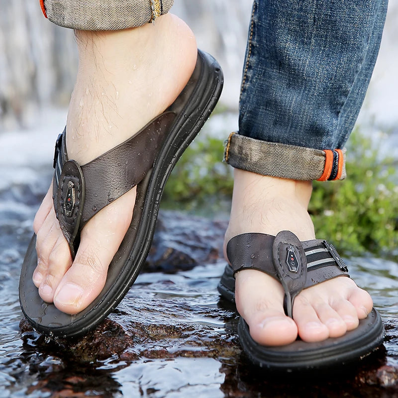 Men's Summer Sandals Anti-Slip Soft Bottom Fashionable Slip-On Comfortable Versatile Wear-Resistant Flat Sandals-902