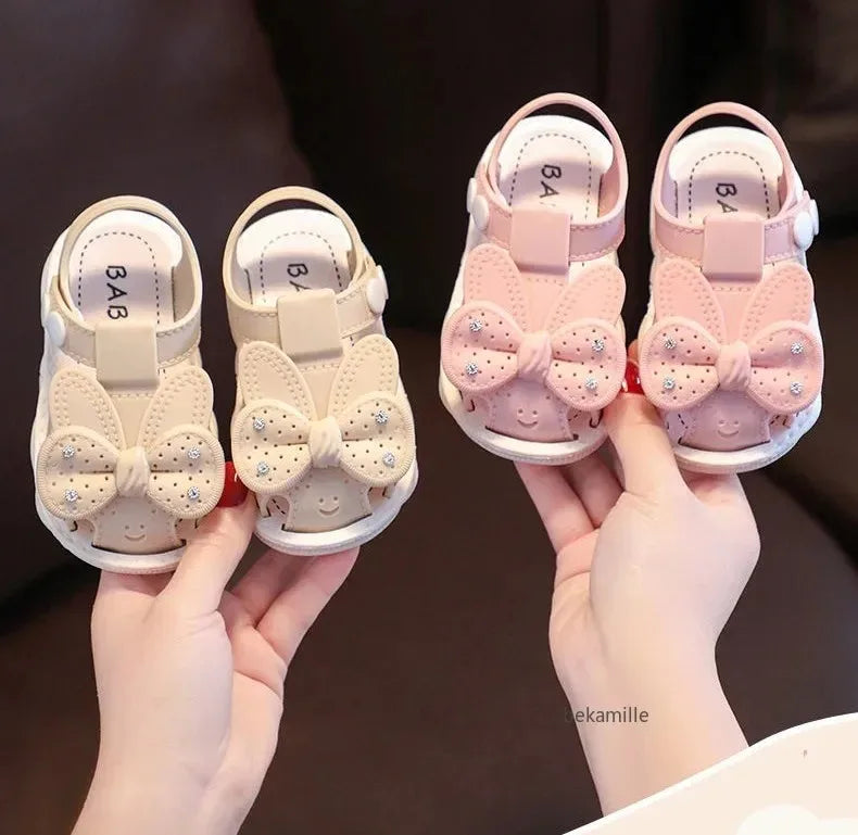 New Summer Outdoor Non-Slip Sandals for Girls Featuring Soft Soles And Lightweight Design Perfect for The Beach