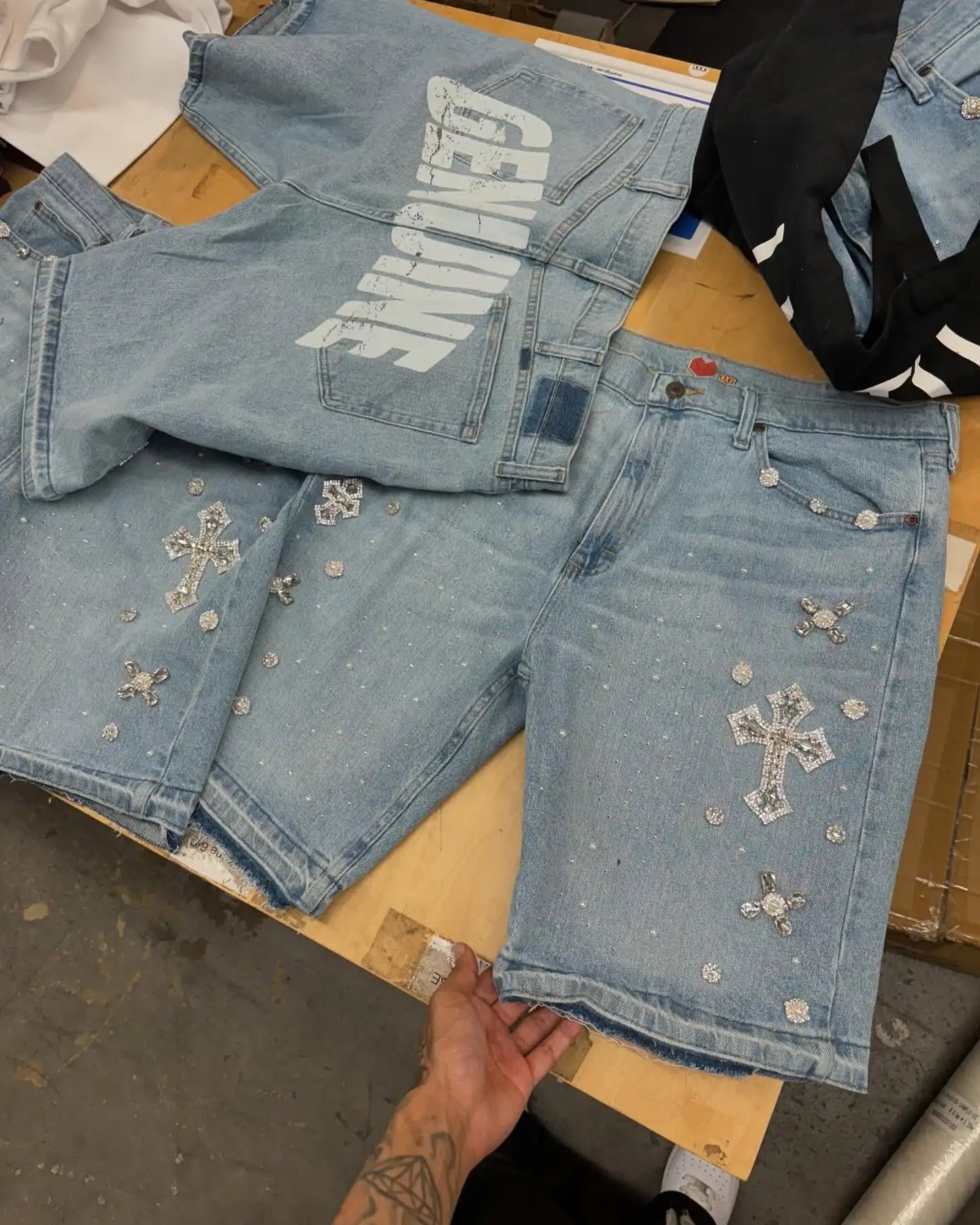 Y2K Gothic Diamond Cross Embroidery Denim Shorts American Retro Blue Gym Shorts Rhinestone Streetwear Hip Hop Men Women Jorts