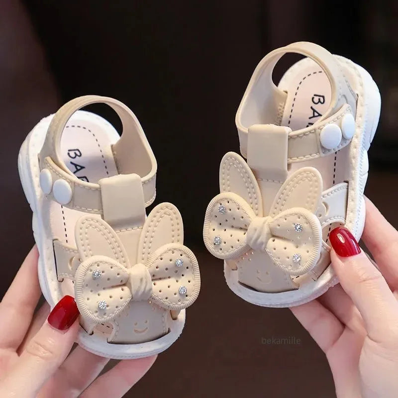 New Summer Outdoor Non-Slip Sandals for Girls Featuring Soft Soles And Lightweight Design Perfect for The Beach